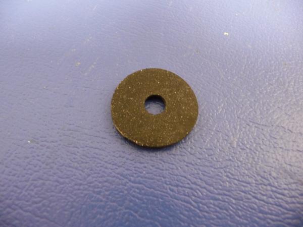 Gummischeibe unter VW-Zeichen T1