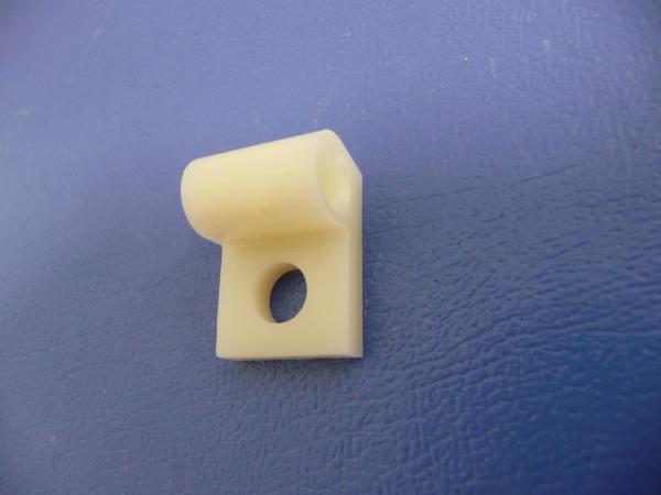 Lagerwinkel Frischluftklappe in der Frontmaske T2 bis 7/76