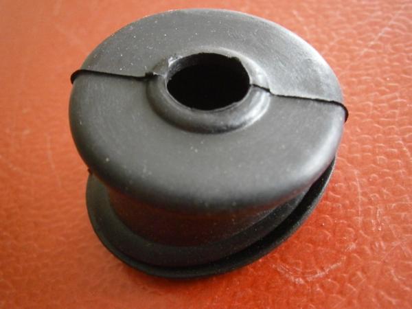 Dichtkappe Öldruckschalter in der Motorverblechung T2 Flachmotor