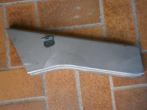 Hauptrahmenabschnitt hinter Vorderachse links T1