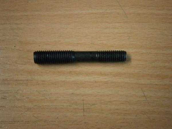 Stehbolzen Wärmetauscher am Zylinderkopf M9xM8x56