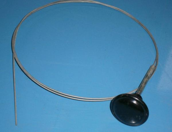 Haubenzug vorn  bis 67 mit schwarzem Knopf